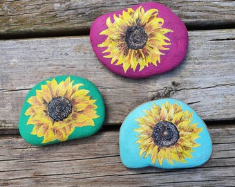 Pedra pintada com flores