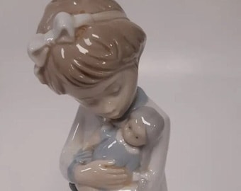Adorable Vintage Nao Lladro Porcelain Figure, “Girl With Doll” Design {B22A} In Lovely Condition.