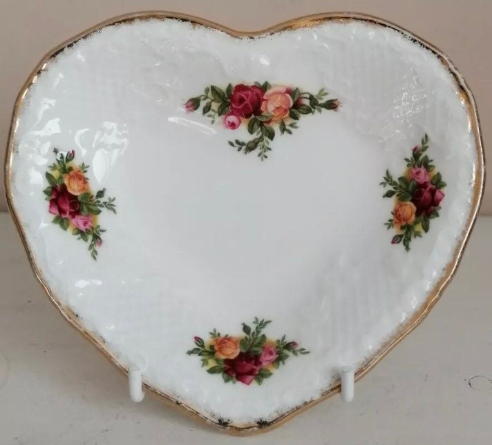 Royal Albert Old Country Roses Heart Shape Candy Nibbles Nut Dish 5 