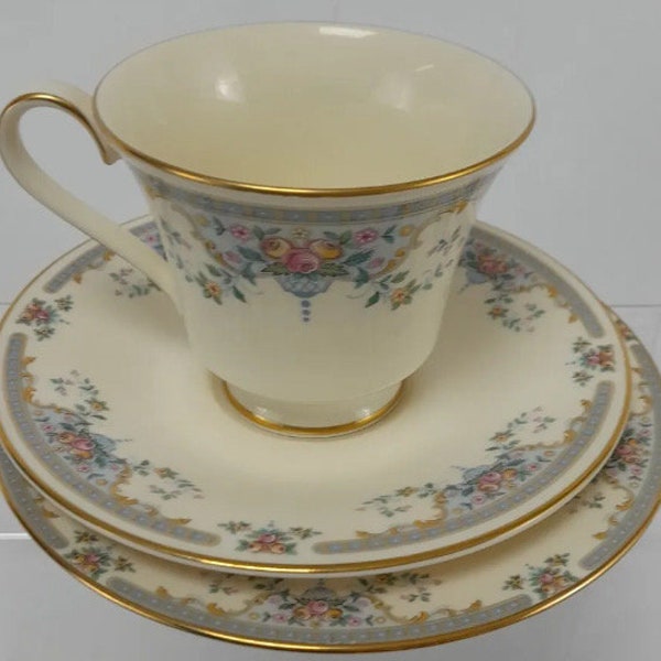Delightful Vintage ‘Royal Doulton’ Trio English Bone~China “Juliet”  H5077 Tea~cup, saucer & Side~plate.