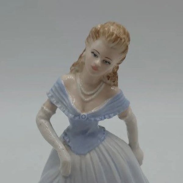 Exquisite “Heart to Heart” Beautifully Hand Crafted Lady “Love of My Life” ‘Coalport’ Collection Figurine.