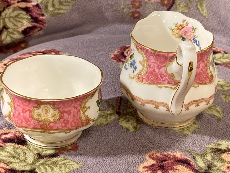 Enchanting Vintage Royal Albert Lady Carlyle Malvern Shape Jug & Open Sugar Bowl, English Bone China. image 4