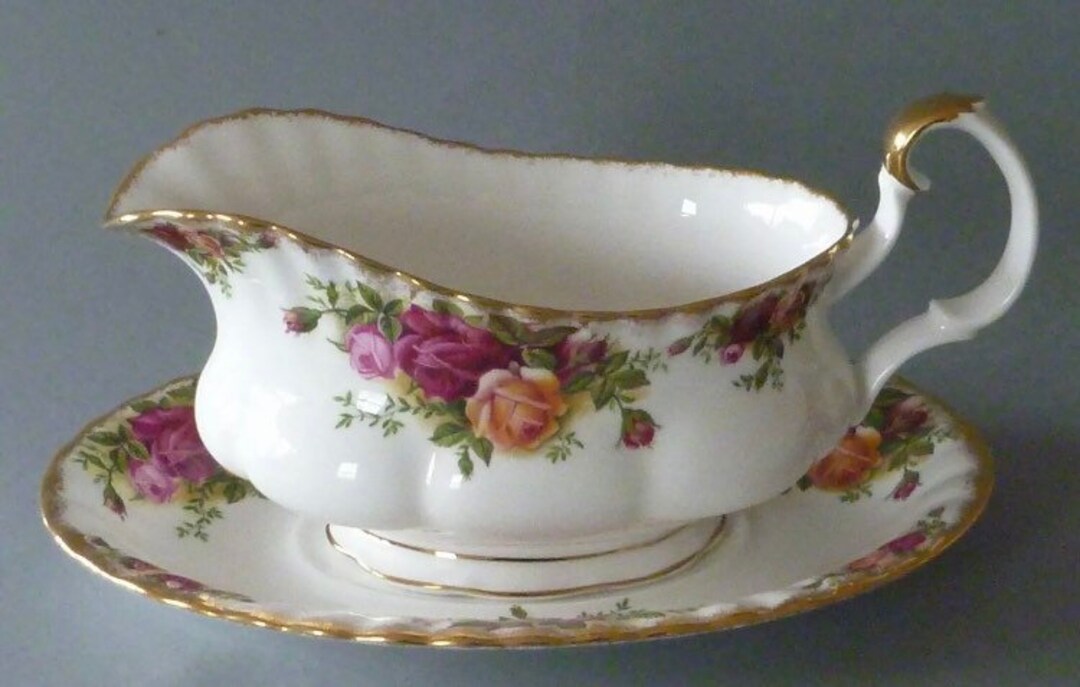 Royal Albert old Country Roses Gravy Boat & Saucer Stand 1sts Quality