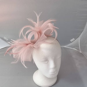 Neuer blassrosa, hellrosa Fascinator Hatinator mit Band und Clip für Hochzeiten, Rennen, Ascot, Kentucky Derby, Melbourne Cup kleine Größe Bild 3