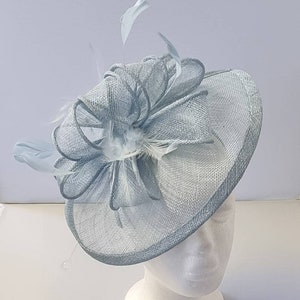 Neue blassblaue, hellblaue Farbe atemberaubende Fascinator Hatinator Sinamay für Hochzeitshut auf Stirnband.Tea Party, Royal Ascot Bild 2
