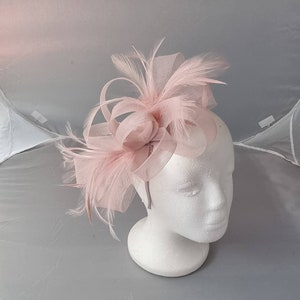 Neuer blassrosa, hellrosa Fascinator Hatinator mit Band und Clip für Hochzeiten, Rennen, Ascot, Kentucky Derby, Melbourne Cup kleine Größe Bild 2