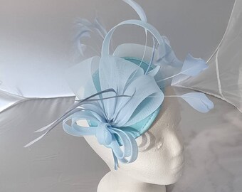 Neu Baby Blau, Hellblaue Farbe Fascinator Hatinator mit Stirnband Hochzeiten Rennen, Ascot, Kentucky Derby, Melbourne Cup - Kleine Größe