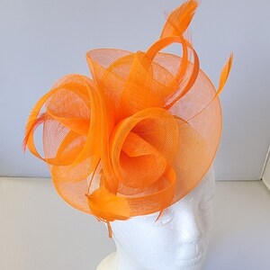 Bibis Hatinator orange neuf avec bague et clip pour mariages courses, Ascot, Kentucky Derby, Melbourne Cup Petite taille image 2