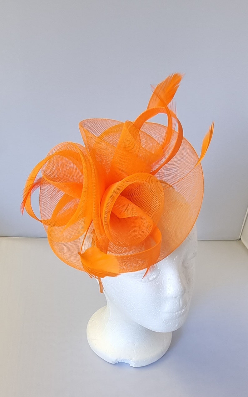 Bibis Hatinator orange neuf avec bague et clip pour mariages courses, Ascot, Kentucky Derby, Melbourne Cup Petite taille image 2