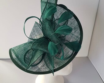 Nouveau Hatinator Fascinator de couleur verte avec bande et clip avec plus de couleurs Courses de mariages, Ascot, Kentucky Derby, Melbourne Cup