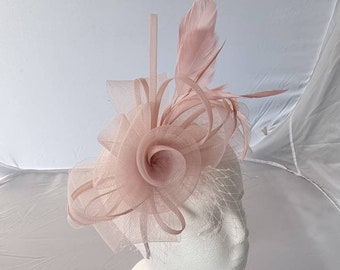 Bibis Hatinator rose poudré, rose clair, rose pâle avec bracelet et clip pour mariages courses, Ascot, Kentucky Derby, Melbourne Cup - Petite taille