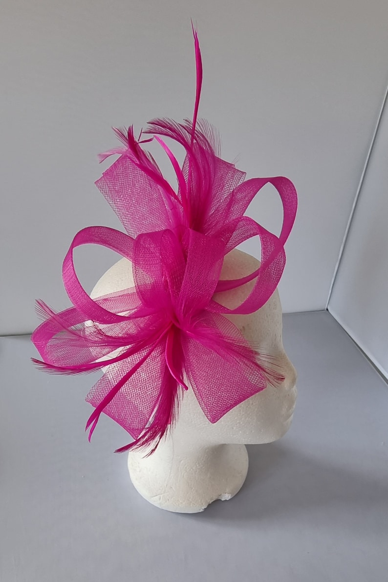 Neuer Hot Pink Color Fascinator Hatinator mit Band und Clip für Hochzeiten, Rennen, Ascot, Kentucky Derby, Melbourne Cup kleine Größe Bild 1