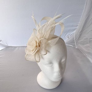 Neue Creme Farbe Fascinator Hatinator mit Band & Clip Hochzeiten Rassen, Ascot, Kentucky Derby, Bordeaux Cup Kleine Größe Bild 2