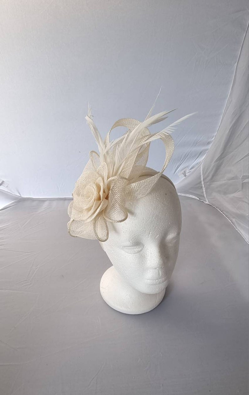 Neue Creme Farbe Fascinator Hatinator mit Band & Clip Hochzeiten Rassen, Ascot, Kentucky Derby, Bordeaux Cup Kleine Größe Bild 2