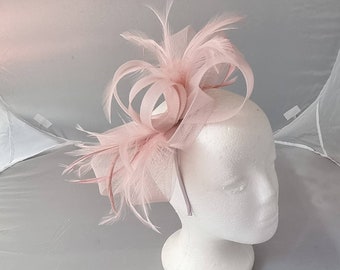 Nieuwe lichtroze, lichtroze kleur Fascinator Hatinator met band & clip bruiloften races, Ascot, Kentucky Derby, Melbourne Cup - klein formaat