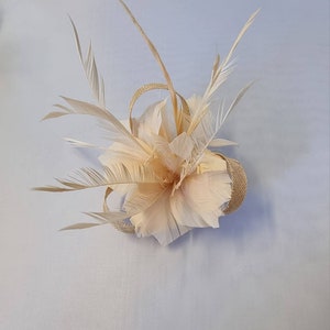 New Beige Colour Flower Hatinator with Clip Weddings Races, Ascot, Kentucky Derby, Melbourne Cup Small Size image 3