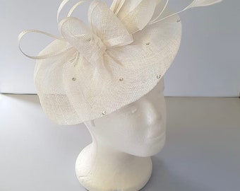 Neue weiße Farbe Fascinator Hutinator mit Band und Clip mit mehreren Farben Hochzeiten-Rennen, Ascot, Kentucky Derby, Melvin Cup