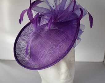 Nuovo Fascinator Hatinator rotondo viola con fascia e clip Gare per matrimoni, Ascot, Kentucky Derby, Melbourne Cup