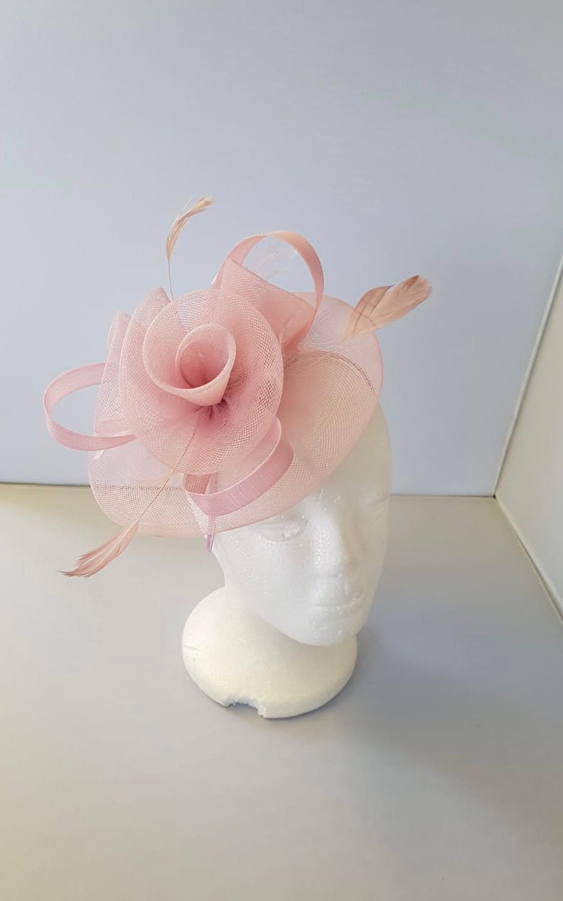 Nouveau fascinator hatinator rose pâle, rose clair avec bracelet et clip pour mariages, courses, Ascot, Kentucky Derby, Melbourne Cup Petite taille image 2