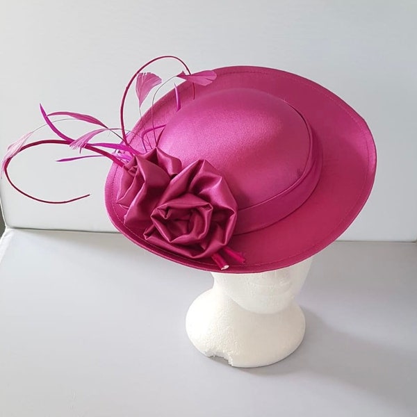 Nouveau fascinateur Hatinator de couleur rose fuchsia pour chapeau de mariage sur clip Tea Party, Royal Ascot