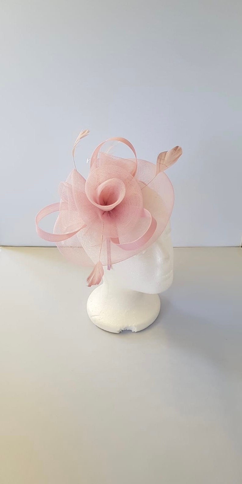 Nouveau fascinator hatinator rose pâle, rose clair avec bracelet et clip pour mariages, courses, Ascot, Kentucky Derby, Melbourne Cup Petite taille image 3