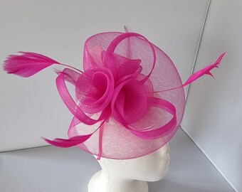 Nouveau fascinator hatinator rose vif avec bracelet et clip pour mariages, courses, Ascot, Kentucky Derby, Melbourne Cup - Petite taille