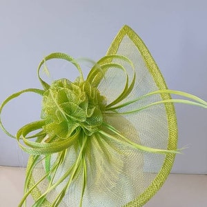 Nouveau fascinator hatinator vert lime avec bande et clip avec plus de couleurs Mariages Courses, Ascot, Kentucky Derby, Melbourne Cup image 1