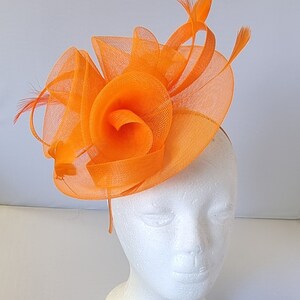 Bibis Hatinator orange neuf avec bague et clip pour mariages courses, Ascot, Kentucky Derby, Melbourne Cup Petite taille image 3