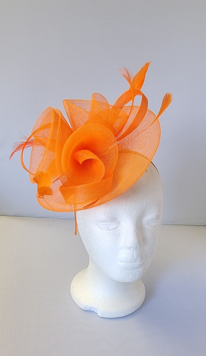 Bibis Hatinator orange neuf avec bague et clip pour mariages courses, Ascot, Kentucky Derby, Melbourne Cup Petite taille image 3