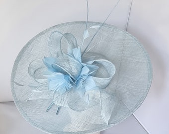 Nuovo grande blu pallido, colore blu baby Fascinator Hatinator con fascia, clip gare di matrimoni, Ascot, Kentucky Derby, Melbourne Cup