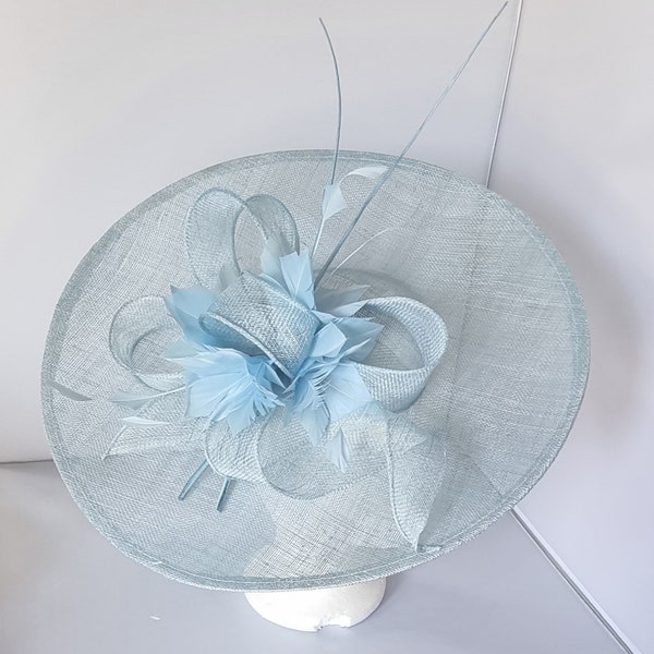 Grand fascinator hatinator bleu pâle, bleu bébé avec serre-tête, clip pour mariages, courses, Ascot, Kentucky Derby, Melbourne Cup