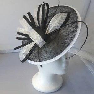 Neuer schwarzer weißer runder Fascinator Hatinator mit Band und Clip für Hochzeiten, Rennen, Ascot, Kentucky Derby, Melbourne Cup Bild 3