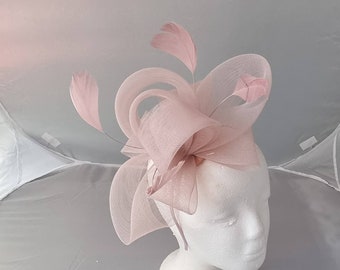 Nouveau fascinator Hatinator rose pâle, rose poudré avec bracelet et clip pour mariages courses, Ascot, Kentucky Derby, Melbourne Cup - Petite taille
