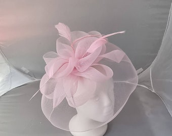 Bibis Hatinator rose pâle avec alliance et clip pour mariages Races, Ascot, Kentucky Derby, Melbourne Cup