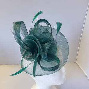 New Emerald Green Colour Fascinator Hatinator with Band & Clip Weddings Races, Ascot, Kentucky Derby, Melbourne Cup Small Size image 1