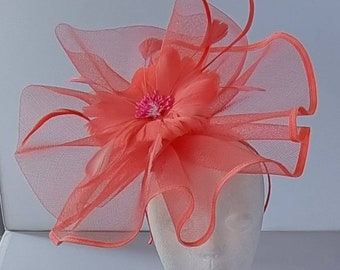 New Coral Pink Colour Fascinator Hatinator with Band & Clip Weddings Races, Ascot, Kentucky Derby, Melbourne Cup