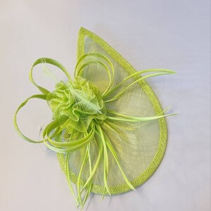 Nouveau fascinator hatinator vert lime avec bande et clip avec plus de couleurs Mariages Courses, Ascot, Kentucky Derby, Melbourne Cup image 5