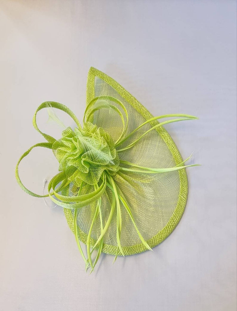 Nouveau fascinator hatinator vert lime avec bande et clip avec plus de couleurs Mariages Courses, Ascot, Kentucky Derby, Melbourne Cup image 5