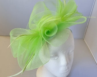 Neue Farbe Lime Grün Fascinator Hatinator mit Band & Clip Hochzeiten Rennspiele, Ascot, Kentucky Derby, Bordeaux Cup - Kleine Größe