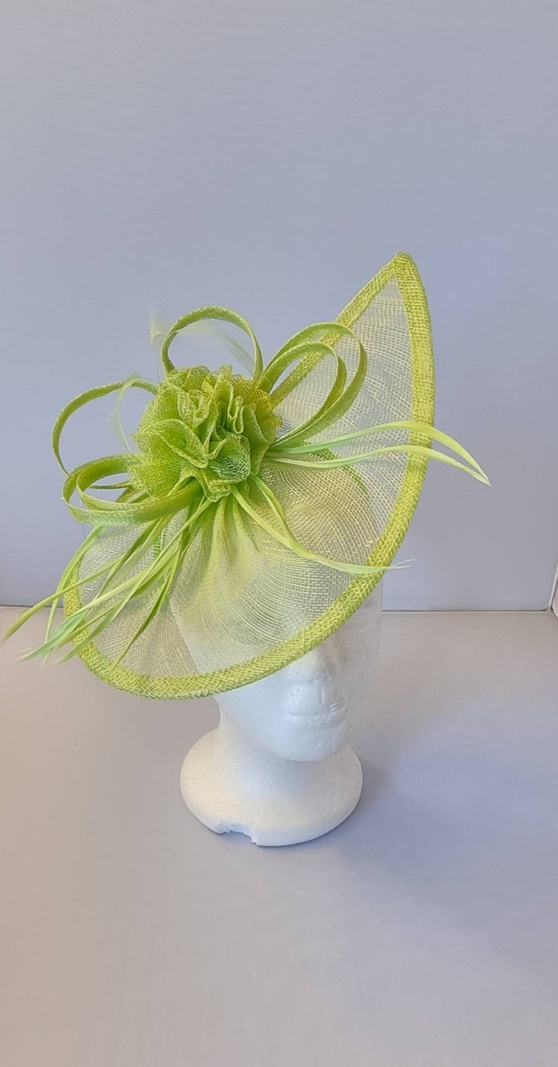 Nouveau fascinator hatinator vert lime avec bande et clip avec plus de couleurs Mariages Courses, Ascot, Kentucky Derby, Melbourne Cup image 4