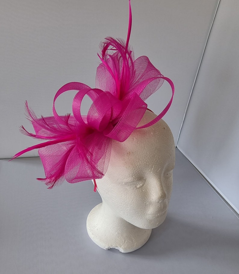 Neuer Hot Pink Color Fascinator Hatinator mit Band und Clip für Hochzeiten, Rennen, Ascot, Kentucky Derby, Melbourne Cup kleine Größe Bild 2