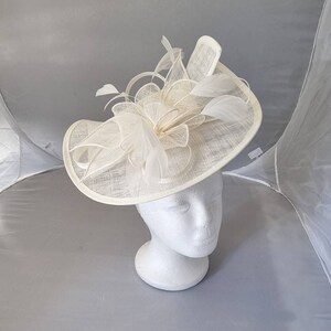 New Cream Colour Fascinator Hatinator with Band & Clip Weddings Races, Ascot, Kentucky Derby, Melbourne Cup