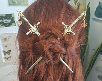 Gold or Silver Tone Sword Hair Pin With Leaf Charms, 1x20cm hair sword. Whimsical elven fantasy inspired medieval style fairy hair accessory