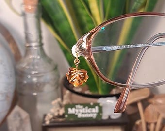 Dainty Golden Brown Leaf Glasses Charms. 1x 20mm charm, sold individually. Cottagecore whimsical fairycore goblincore witchy