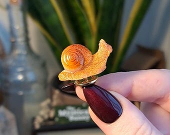 Realistic Snail Pin Badge. 25mm 3D Resin Mini Brown Snail Brooch. Fairycore Cottagecore Forestcore Goblincore Whimsical Whimsitwee