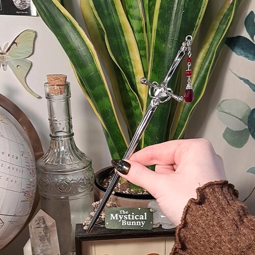 Épingle à cheveux argentée avec breloque en perles de verre 1 x 20 cm épée à cheveux vampire fantaisiste elfique inspiré de la fantaisie accessoire de cheveux de style médiéval