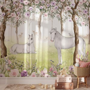 Carta da parati con cavalli e albero acquerello, murale floreale, decorazione da parete per la stanza delle ragazze