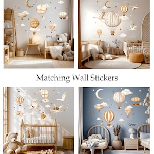 Op de afbeelding: Muurstickers met luchtballonnen, wolken, sterren en manen in beige, bruin en wit. De stickers cre&euml;ren een grillig kinderkamerthema. De tekst "Matching Wall Stickers" is ook zichtbaar in de afbeelding.