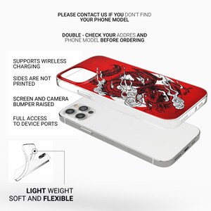 Pu&ograve; includere: Una custodia per telefono trasparente con un design a drago rosso e bianco. La custodia &egrave; compatibile con la ricarica wireless e ha un paraurti rialzato per proteggere lo schermo e la fotocamera. La custodia &egrave; anche leggera e flessibile.