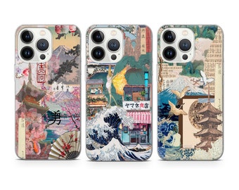 Może przedstawiać: Trzy etui na iPhone z różnymi wzorami inspirowanymi kulturą japońską. Pierwsze etui ma różowo-biały wzór kwiatowy z górą w tle. Drugie etui ma niebiesko-biały wzór fal z czerwono-białym budynkiem w tle. Trzecie etui ma niebiesko-biały wzór góry z pagodą w tle.